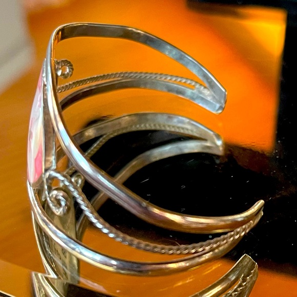 Vintage Signed Alpaca Mexico Silver Enamel and Abalone Floral Motif Bracelet - Picture 4 of 5